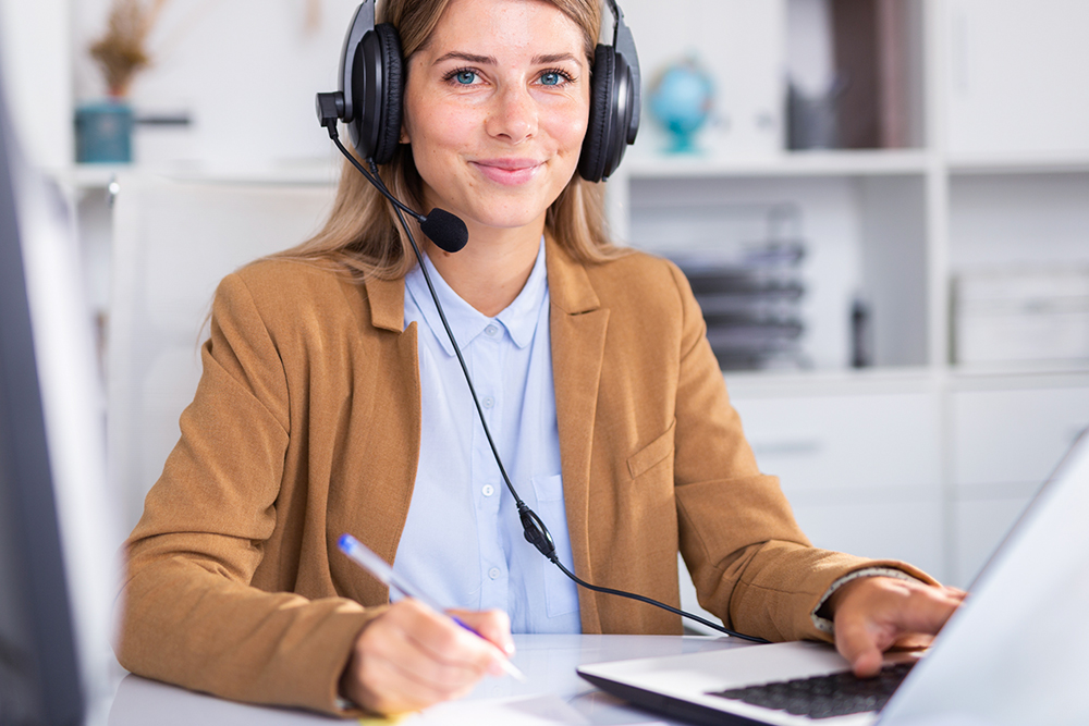 How To Deliver An Exceptional Customer Experience With A Remote Contact Center